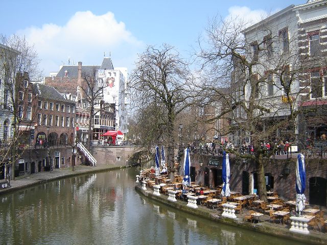 Oude gracht met stadskasteel Oudaen